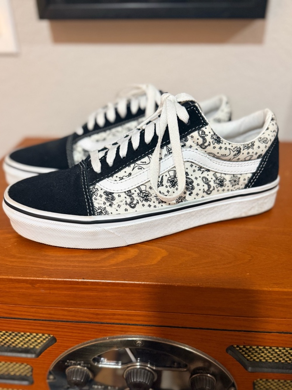 Vans Old Skool Sneakers in Black & White size 8.5
